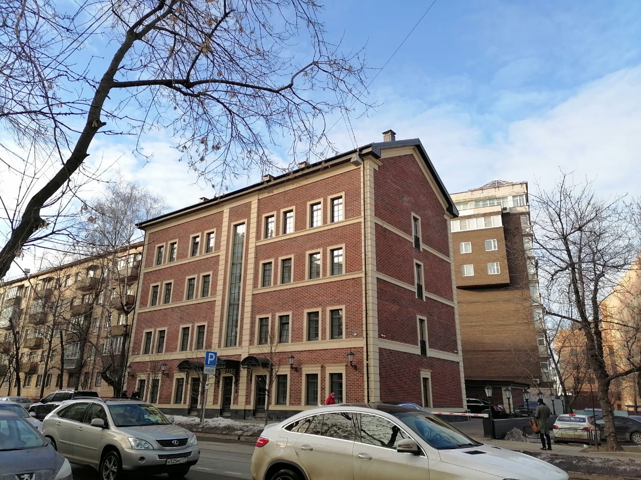 фасад дома, здание по адресу г Москва, ул Заморёнова, д 12 стр 1